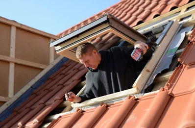Pose de fenêtres de toit Velux à Montmelard